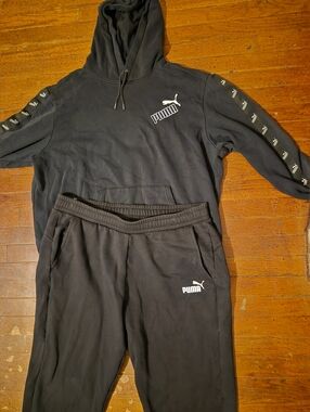 Puma Mens Sz 2XL Black Sweatsuit. Hoodie And Sweatpants.